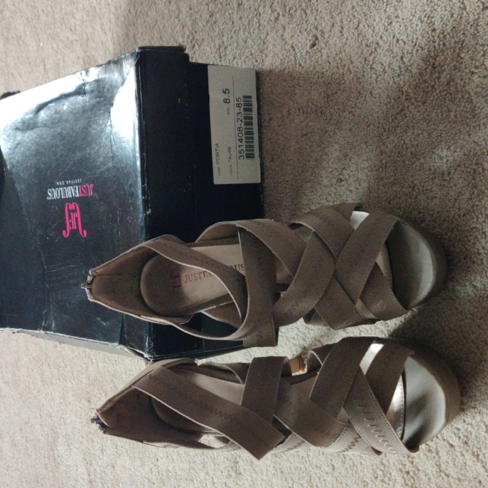 Just fabulous 4"heel size 8.5 color taupe
